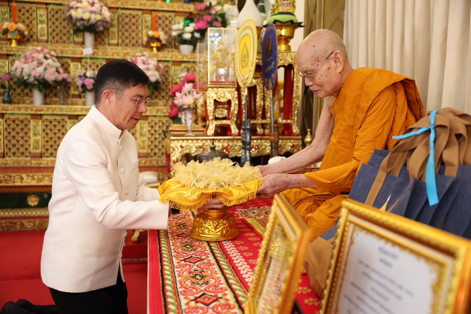 ธ.ก.ส. ร่วมถวายเหรียญพระศรีสัมพุทธมุนี แด่สมเด็จพระราชาคณะสมเด็จพระมหาวชิรมุนีวงศ์